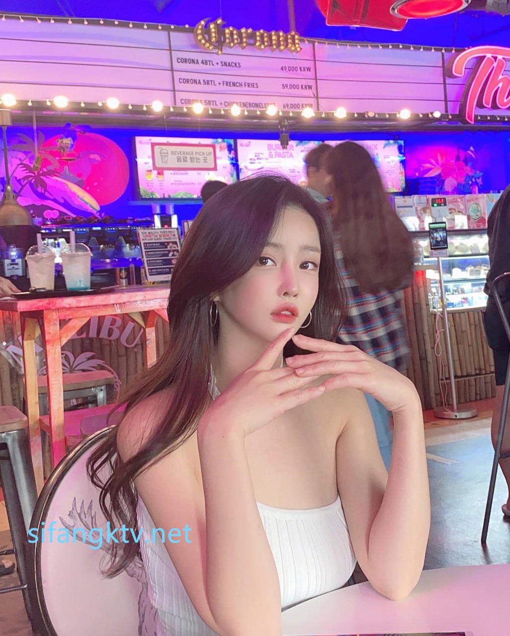 【2023-05-11】My master playing with my boobs..😅.m4v